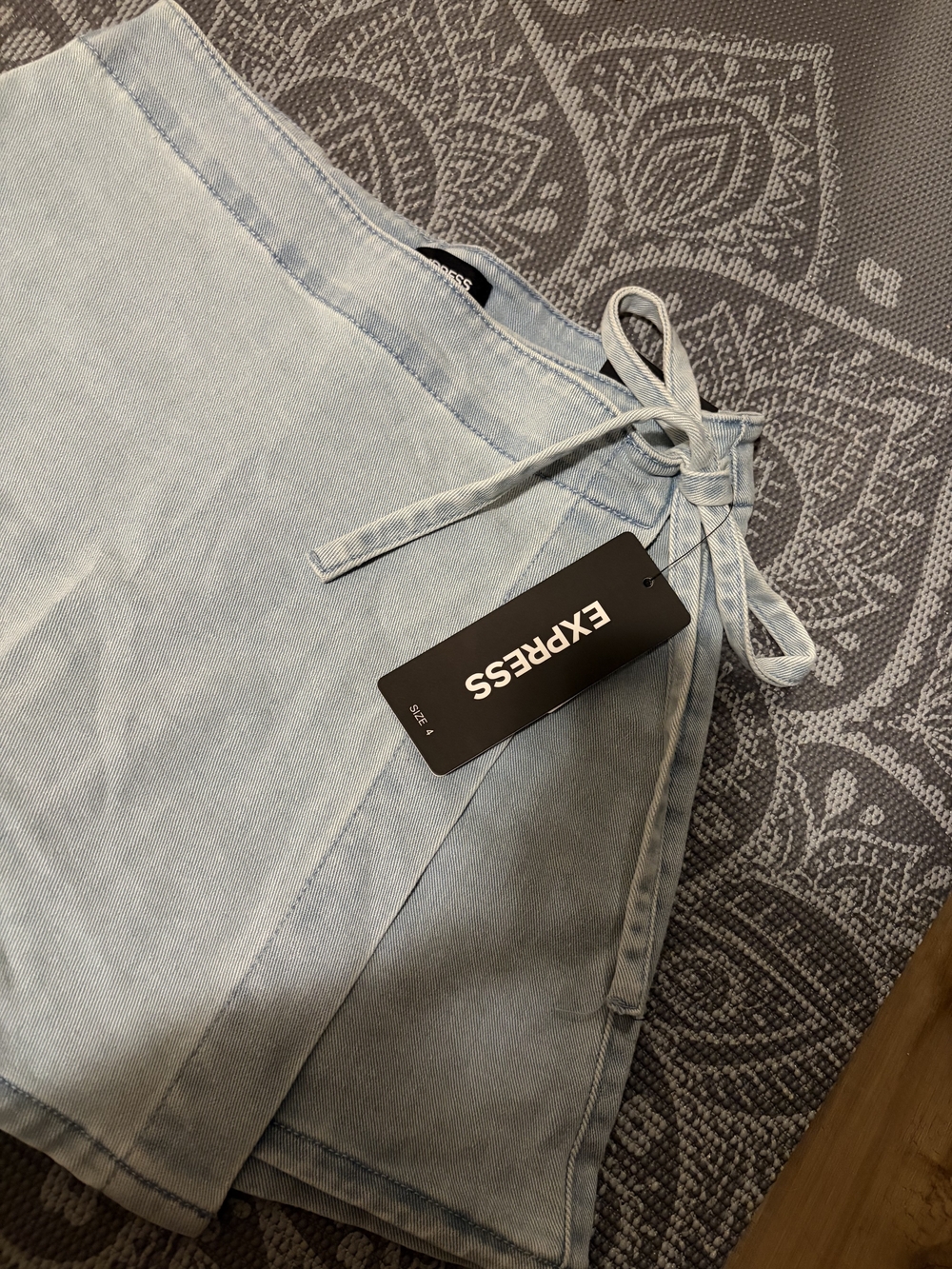 Express Women's Light Wash Denim Wrap Skort - Light Blue